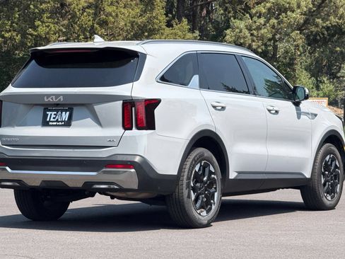 Used 2025 Kia Sorento S AWD/4WD image 4