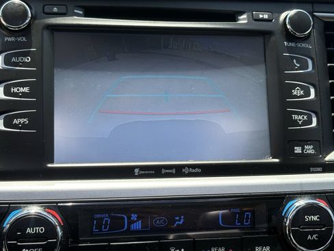 Used 2019 Toyota Highlander XLE FWD image 20