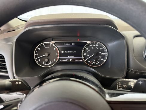 Used 2023 Nissan Rogue SV image 9