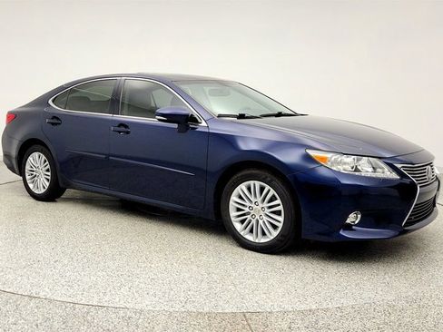 Used 2015 Lexus ES 350 w/ Luxury Package FWD image 3