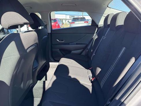 Used 2023 Hyundai Elantra SEL w/ Convenience Package image 10