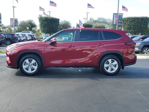 Used 2025 Toyota Highlander LE image 7