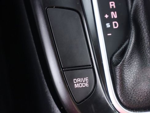 Used 2020 Kia Soul GT-Line FWD image 25