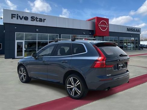 Used 2021 Volvo XC60 T5 Momentum w/ Premium Package FWD image 4