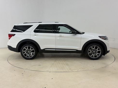 Certified 2025 Ford Explorer Platinum w/ Ultimate Package AWD/4WD image 8