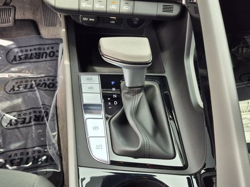 Used 2025 Hyundai Elantra Hybrid FWD image 25