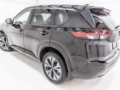 Used 2023 Nissan Rogue SV image 5
