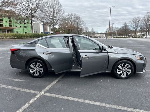 Used 2024 Nissan Altima 2.5 S image 11