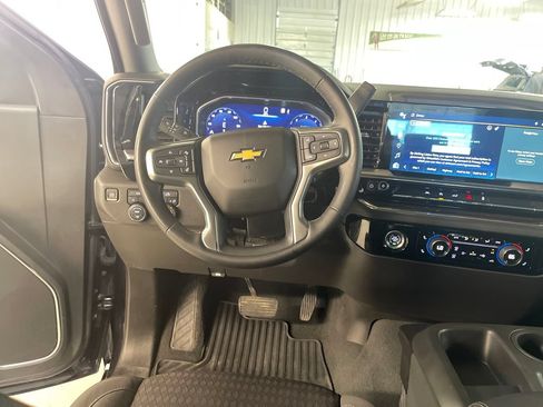 Used 2023 Chevrolet Silverado 1500 LT AWD/4WD image 17