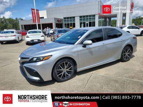Used 2021 Toyota Camry SE FWD image 1