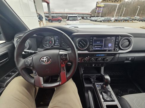 Used 2022 Toyota Tacoma TRD Sport image 17