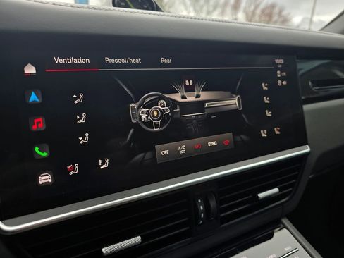 Used 2022 Porsche Cayenne E-Hybrid image 33