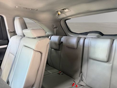 Used 2019 Toyota Highlander XLE FWD image 24