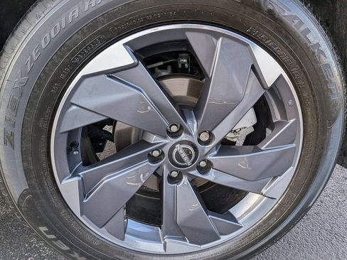 Used 2025 Nissan Rogue SV w/ SV Premium Package FWD image 30