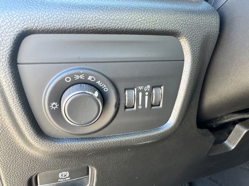 Used 2024 Jeep Grand Cherokee Altitude image 18