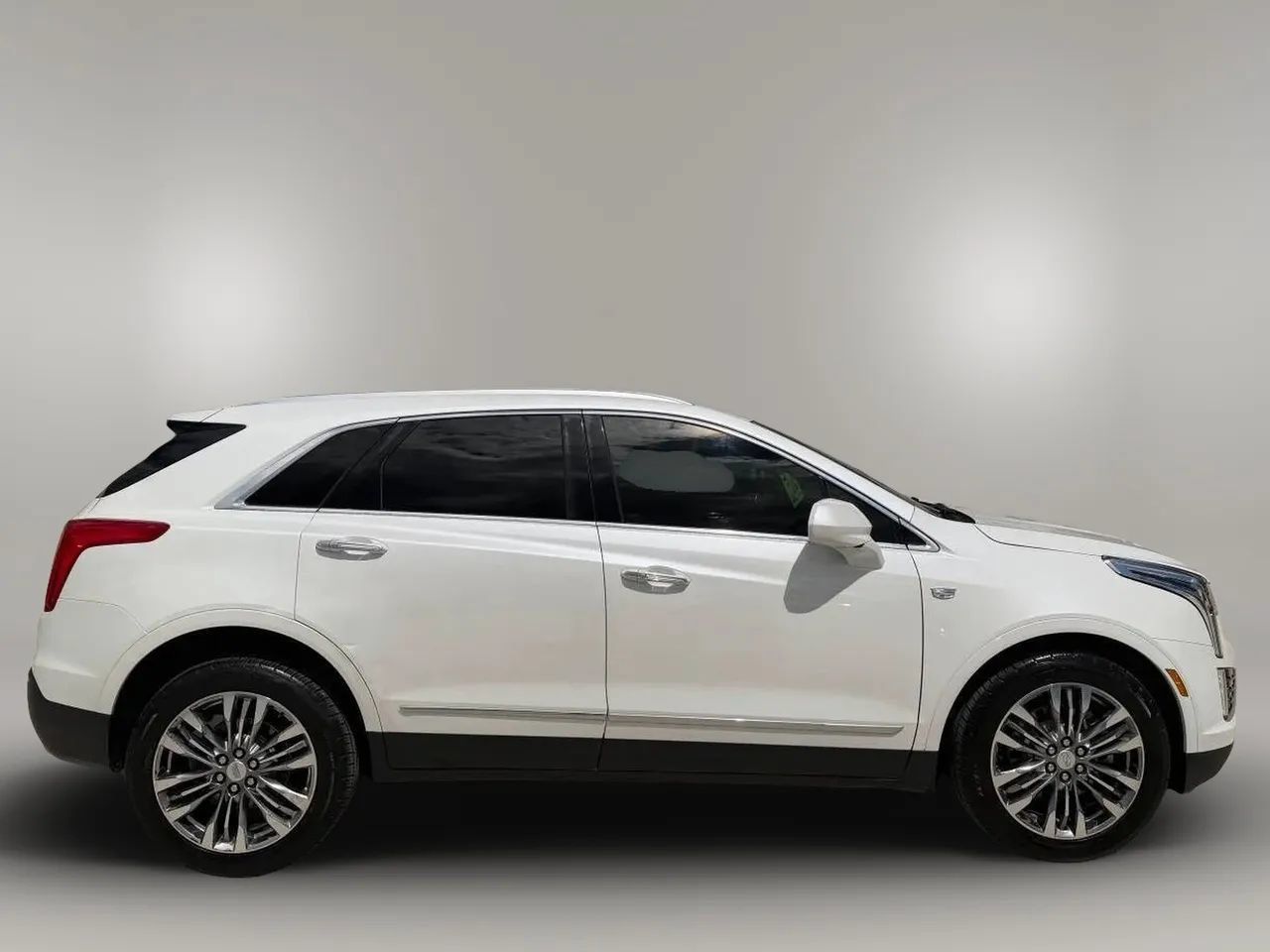 Used 2017 Cadillac XT5 Premium Luxury AWD/4WD image 9