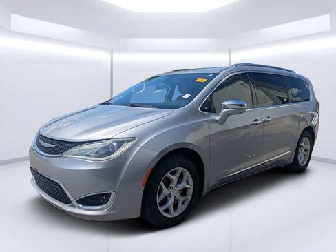 Used 2020 Chrysler Pacifica Limited FWD image 7