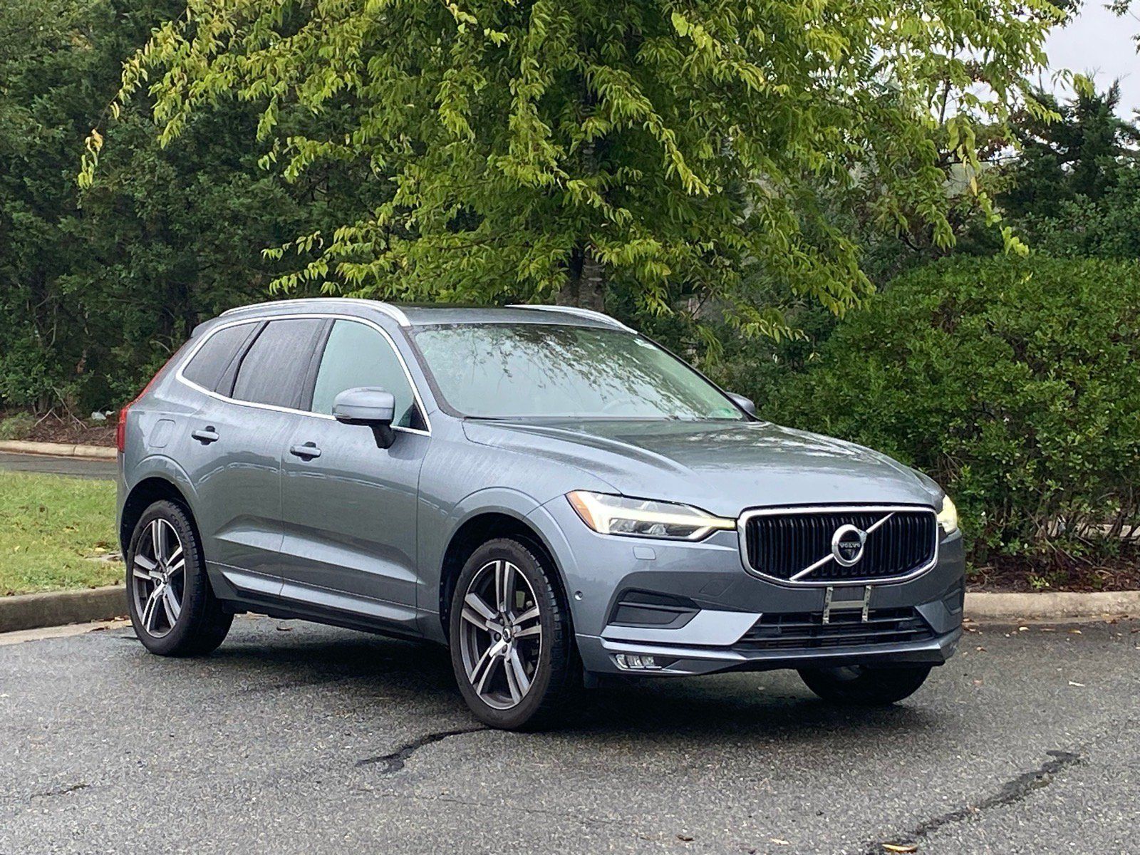 Used 2018 Volvo XC60 T5 Momentum w/ Convenience Package AWD/4WD image 2