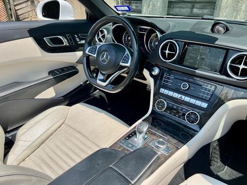 Used 2017 Mercedes-Benz SL 550 image 16