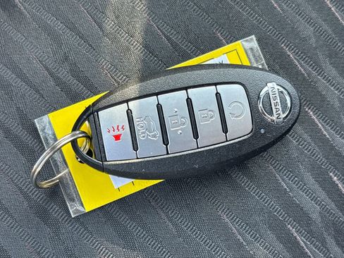 Used 2020 Nissan Rogue SV image 28