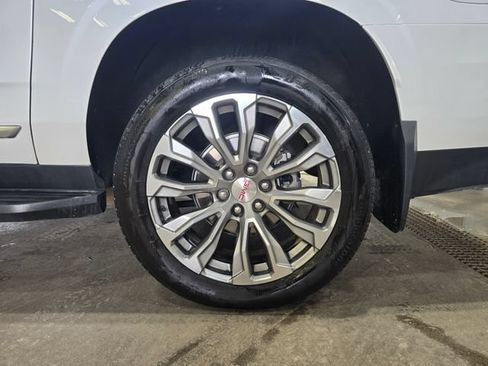 Used 2024 GMC Yukon XL Denali w/ Advanced Technology Package AWD/4WD image 34