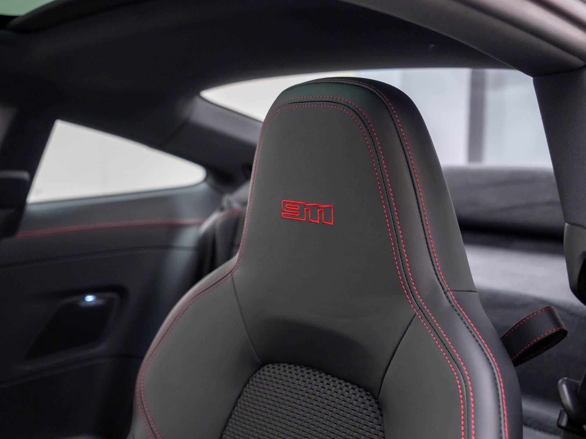 Used 2024 Porsche 911 Carrera T RWD image 17