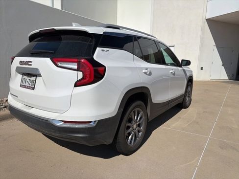 Used 2024 GMC Terrain SLT image 3