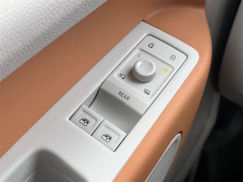 New 2025 Volkswagen ID. Buzz Pro S Plus image 16
