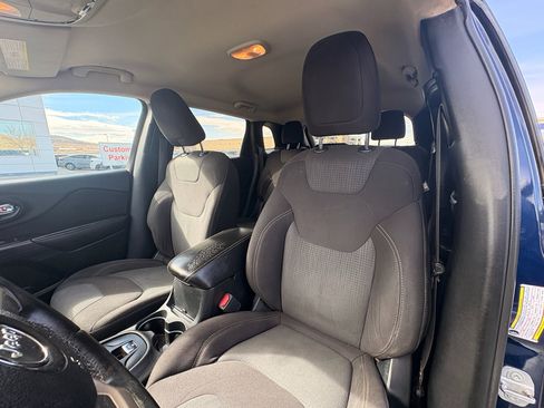 Used 2016 Jeep Cherokee Latitude w/ Comfort/Convenience Group image 17