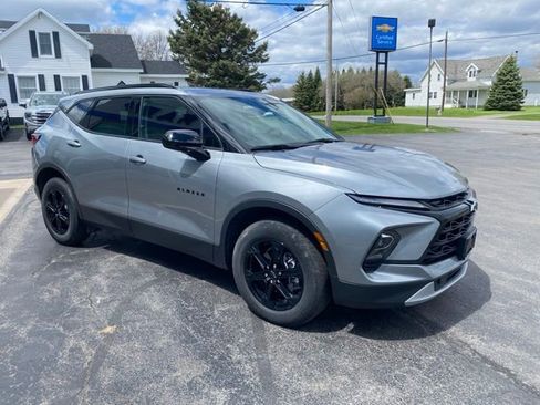 Used 2025 Chevrolet Blazer LT w/ Blazer LT Plus Package AWD/4WD image 5