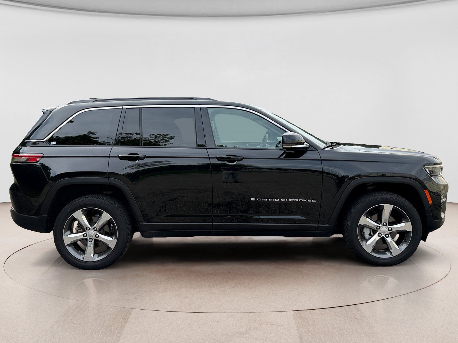 Used 2025 Jeep Grand Cherokee Limited AWD/4WD image 6