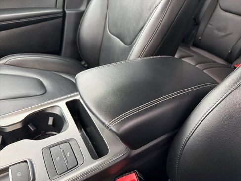 Used 2022 Ford Edge Titanium image 25