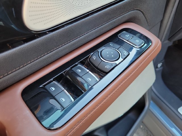 Used 2025 Lincoln Aviator Reserve w/ Equipment Group 201A AWD/4WD image 9