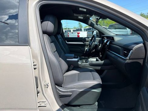 Used 2025 GMC Terrain Elevation w/ Elevation Premium Package AWD/4WD image 33