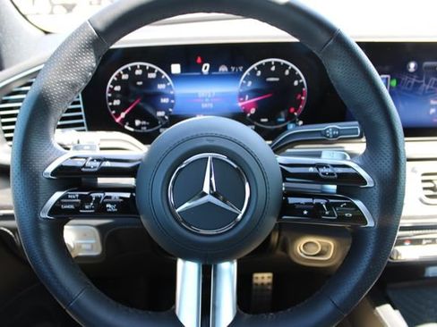 Used 2025 Mercedes-Benz GLS 580 4MATIC image 26
