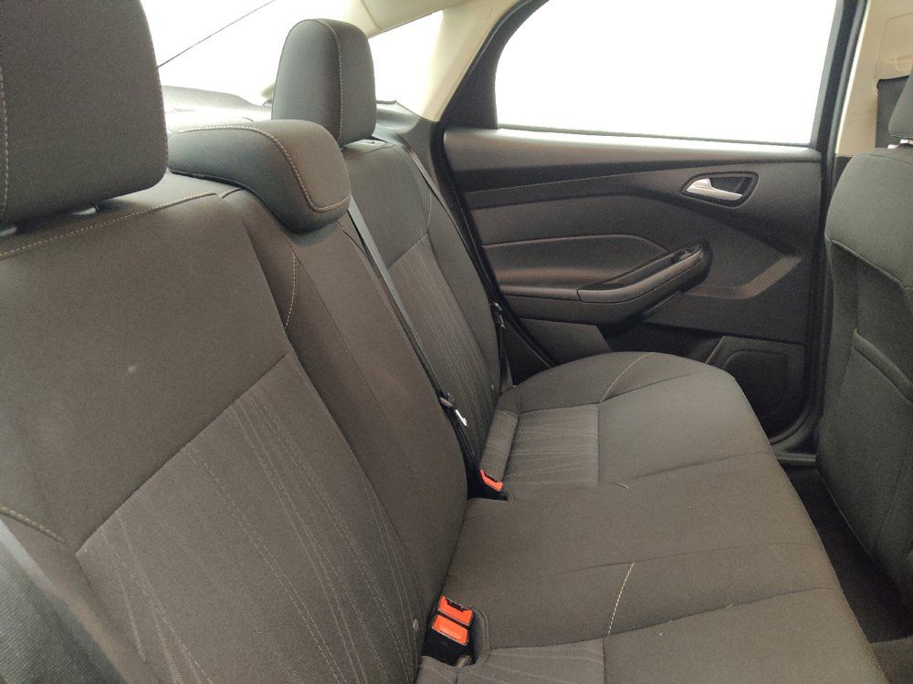 Used 2017 Ford Focus SE FWD image 19