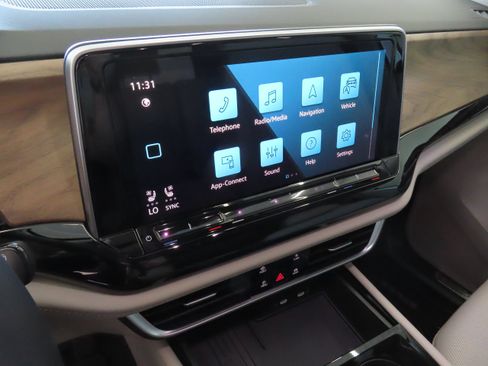 New 2026 Volkswagen Atlas SE FWD image 17