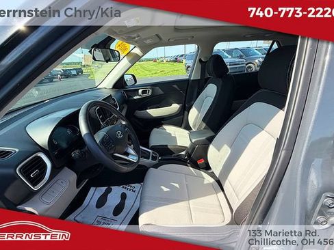 Used 2024 Hyundai Venue SEL FWD image 18