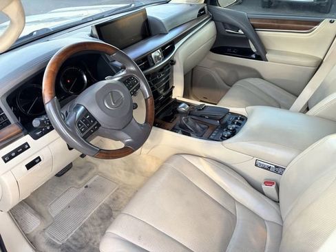 Used 2016 Lexus LX 570 4WD w/ Luxury Package image 8