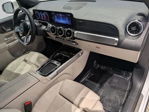 Certified 2025 Mercedes-Benz GLB 250 4MATIC image 21