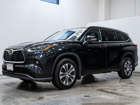 Certified 2022 Toyota Highlander XLE image 3