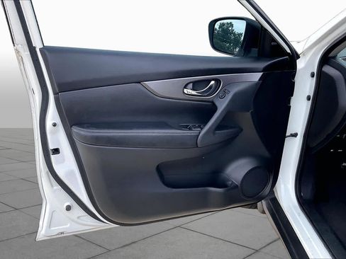 Used 2016 Nissan Rogue SV w/ SV Premium Package FWD image 22