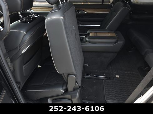 Used 2023 Jeep Grand Wagoneer Series III AWD/4WD image 21