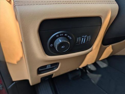 Used 2023 Jeep Grand Cherokee Summit AWD/4WD image 35