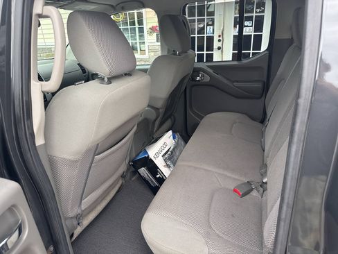 Used 2011 Nissan Frontier SV AWD/4WD image 22