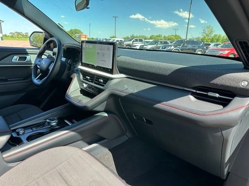 Used 2025 Ford Explorer ST-Line AWD/4WD image 31