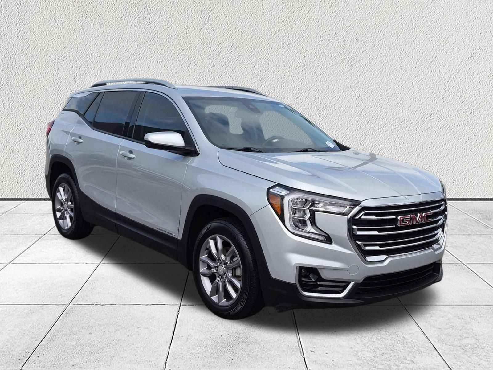 Used 2022 GMC Terrain SLT w/ Infotainment Package II AWD/4WD image 1