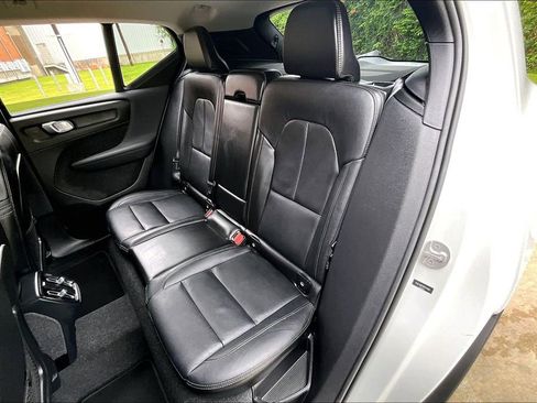 Used 2024 Volvo XC40 B5 Plus AWD/4WD image 34