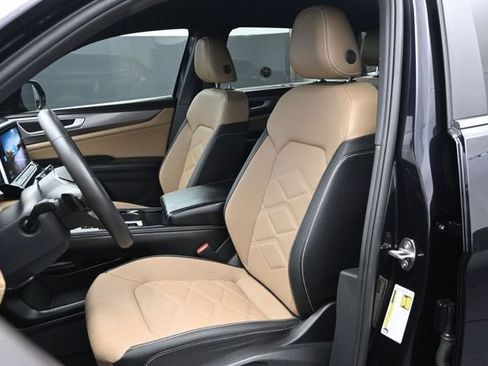Used 2024 Volkswagen Atlas Cross Sport SE FWD image 5