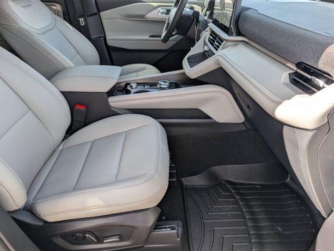 New 2026 Ford Explorer Active w/ Active Comfort Package image 28